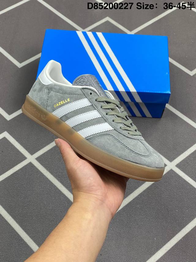 公司级阿迪达斯Adidas Originals Gazelle Indoor 三叶草复古防滑耐磨低帮板鞋 If1808鞋款采用柔软的绒面革和耐用的皮革衬里融合在 - 点击图像关闭