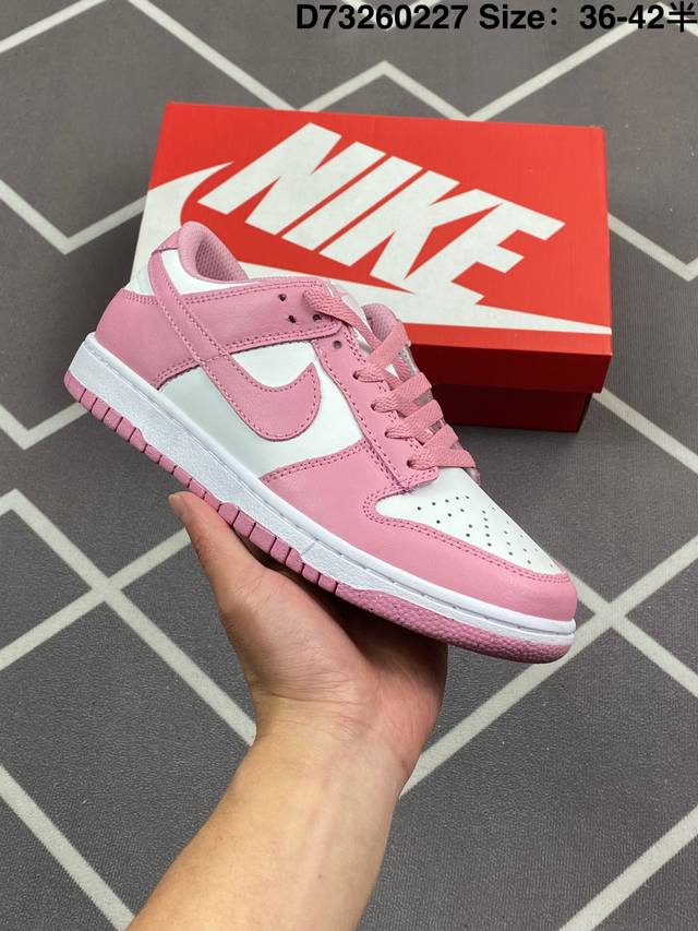 真标耐克Nike Sb Dunk Low 扣篮系列 复古低帮休闲运动滑板板鞋。采用脚感柔软舒适Zoomair气垫，有效吸收滑板等极限运动在落地时带来的冲击力，为