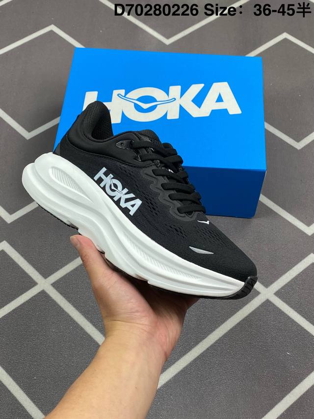 公司级小红书推荐Hoka W Bondi 9全新配色 这个品牌来自于新西兰的毛利语，Hoka表示大地，One One表示飞越，连起来就是飞越地平线，One On