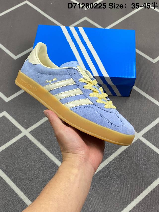 公司级Adidas Originals Gazelle Indoor 三叶草休闲防滑耐磨低帮板鞋 鞋头出色设计 塑就出众贴合感 稳固的后跟贴合足部曲线设计 软弹