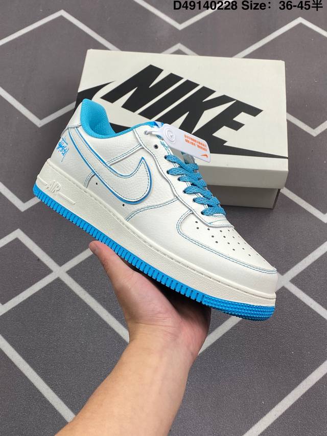 耐克 Nike Air Force 1 ’07 空军一号低帮百搭休闲运动板鞋。柔软、弹性十足的缓震性能和出色的中底设计，横跨复古与现代的外型结合，造就出风靡全球