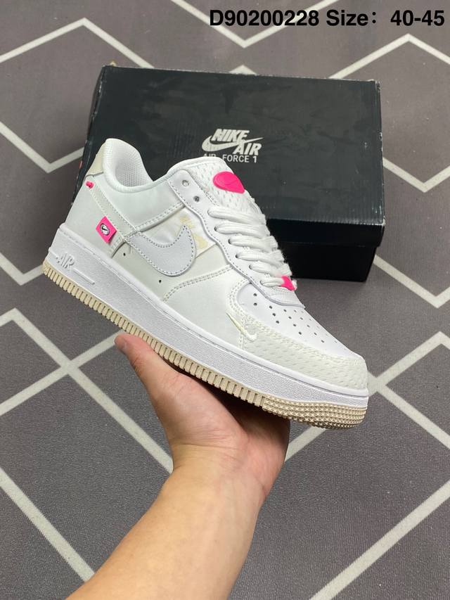 耐克Nike Air Force 1 Low 空军一号 Af1 2025年新款 小白鞋 低帮百搭厚底增高休闲运动板鞋。柔软、弹性十足的缓震性能和出色的中底设计，