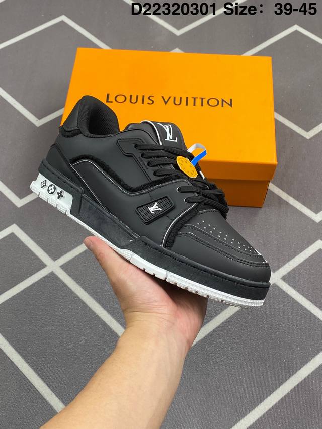 公司级 路易威登 Louis Vuitton Lv路易威登板鞋 时尚运动鞋潮厚底增高男鞋。舒适防滑底和百搭性霸屏整个时尚娱乐圈，细节调整完美主义！采用柔软皮革织