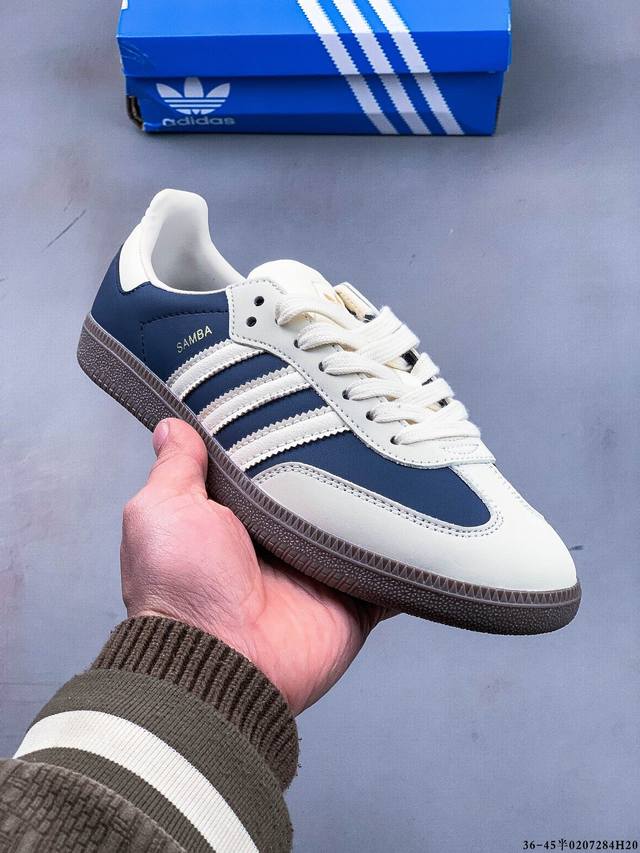 二层真标！Adidas Samba Og 经典鞋款 Adidas 近70年的经典Samba Og 修长的鞋楦,略微尖尖的鞋头,翻毛皮的鞋头拼接,这些我们都看得到