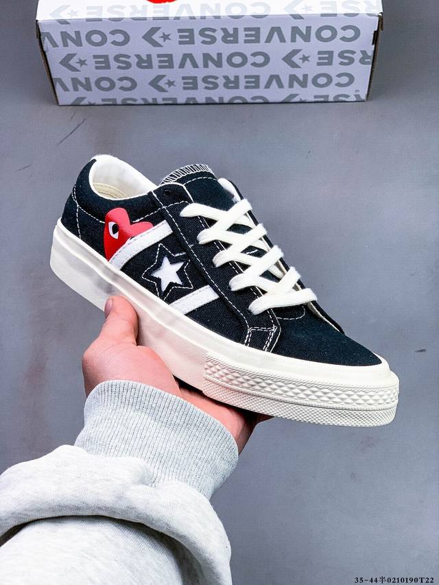 匡威 Converse One Star 1970S 杰克一星低帮 经典 One Star 款式 自然优雅搭配标志性的One Star Logo，凸显充满现代感