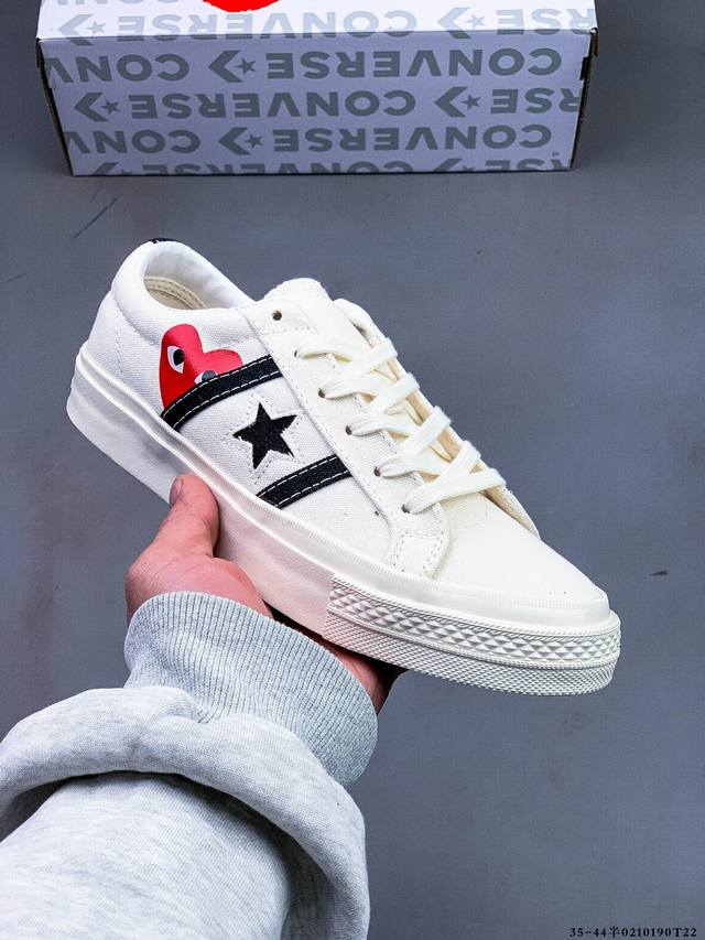 匡威 Converse One Star 1970S 杰克一星低帮 经典 One Star 款式 自然优雅搭配标志性的One Star Logo，凸显充满现代感