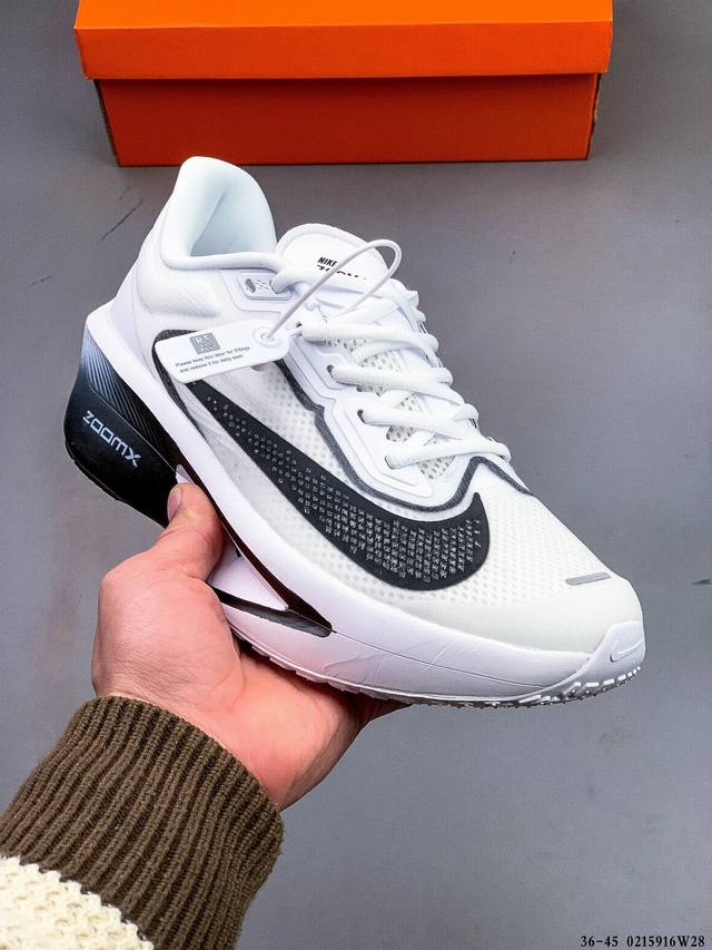 Nk Zoom Fly 6 竞速飞行6代系列低帮轻质缓震透气休闲运动跑步鞋Fn8454-001 Nk旗下主打竞速训练的Zoom Fly 6突然官宣，让不少跑步玩