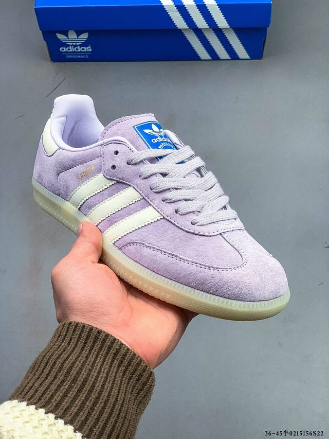 二层真标！Adidas Samba Og 经典鞋款 Adidas 近70年的经典Samba Og 修长的鞋楦,略微尖尖的鞋头,翻毛皮的鞋头拼接,这些我们都看得到