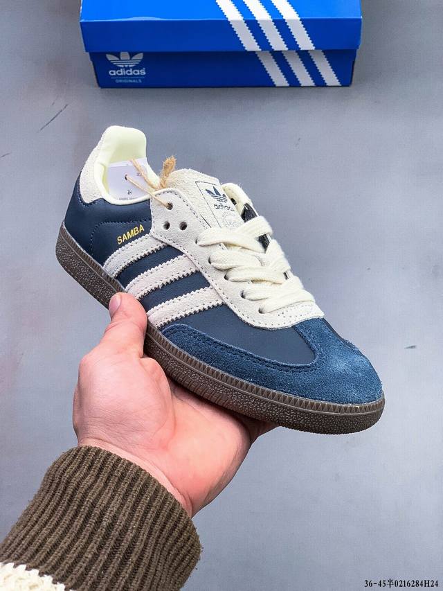 二层真标！Adidas Samba Og 经典鞋款 Adidas 近70年的经典Samba Og 修长的鞋楦,略微尖尖的鞋头,翻毛皮的鞋头拼接,这些我们都看得到