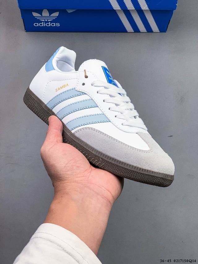 Adidas Samba Og 经典鞋款 Adidas 近70年的经典Samba Og 修长的鞋楦,略微尖尖的鞋头,翻毛皮的鞋头拼接,这些我们都看得到的元素正是