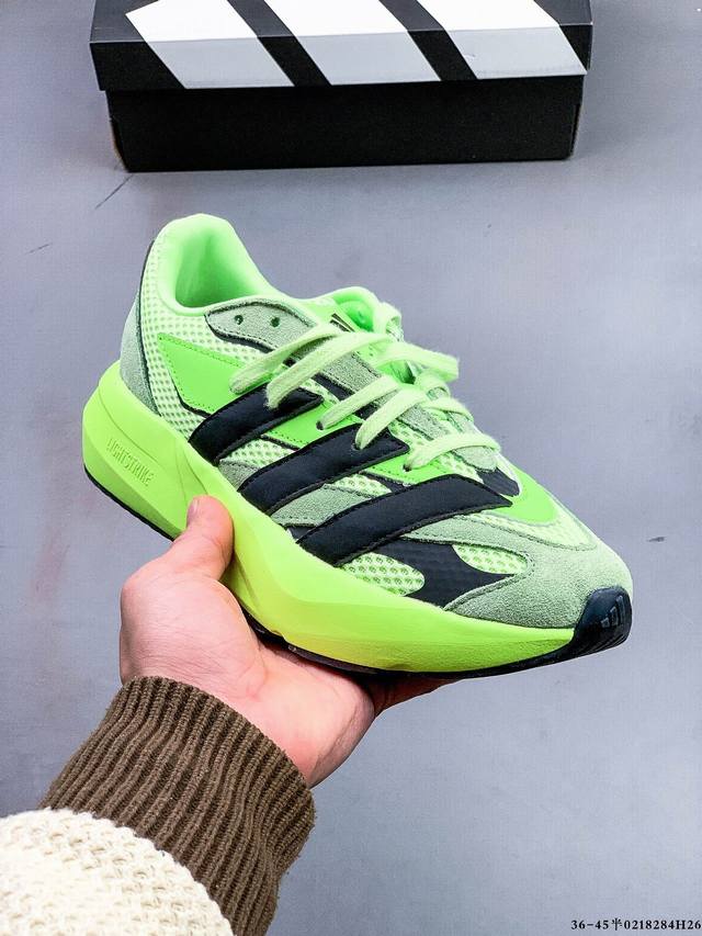 Adidas Lightblaze 舒适防滑 新款阿迪达斯低帮跑步鞋 极致轻盈的Lightweight Upper设计 带来近乎裸足的舒适体验 中底采用尖端科技