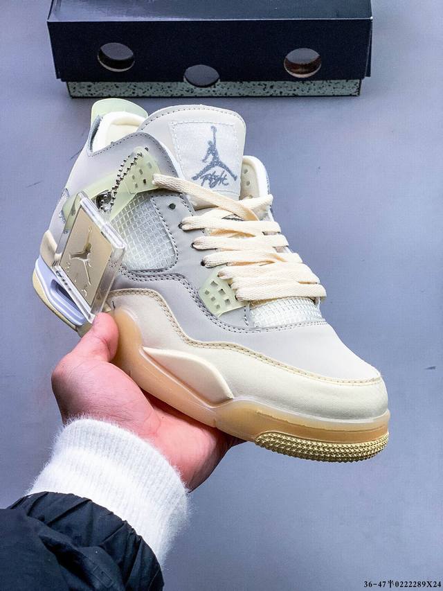 Air Jordan 4 Aj4代中帮复古休闲运动文化篮球鞋。秉承轻量化的速度型篮球鞋设计思想完成设计，降低重量的同时提升舒适度，中底延续前作使用了分离式后掌可