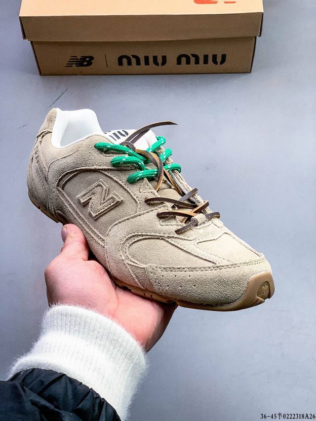 美拉德配色打造全新跨界合作，意大利奢侈品牌 缪缪Miumiu X Nb新百伦New Balance 530 Sl系列低帮经典复古休闲运动慢跑鞋 0222318A - 点击图像关闭