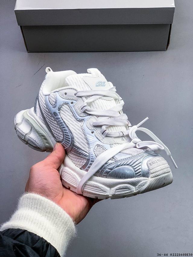 巴黎世家老爹鞋 解构主义完美诠释潮流新时尚Balenciaga Triple-S Sneaker 时装复古厚底 姥爷鞋 正确字体粗细 位置 大小 正确侧边Tpu