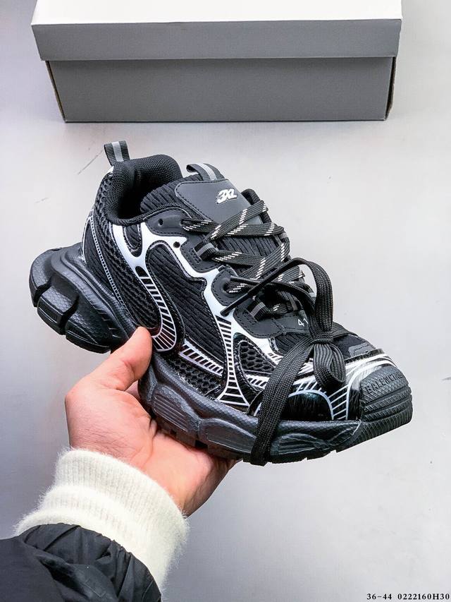 巴黎世家老爹鞋 解构主义完美诠释潮流新时尚Balenciaga Triple-S Sneaker 时装复古厚底 姥爷鞋 正确字体粗细 位置 大小 正确侧边Tpu