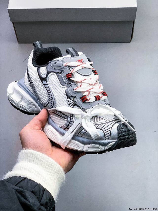 巴黎世家老爹鞋 解构主义完美诠释潮流新时尚Balenciaga Triple-S Sneaker 时装复古厚底 姥爷鞋 正确字体粗细 位置 大小 正确侧边Tpu