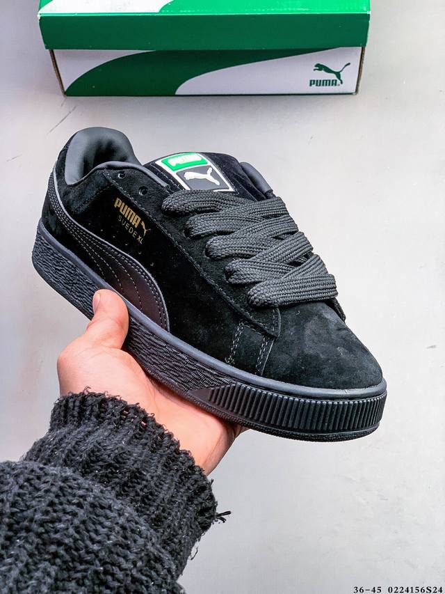 彪马Puma Suede Xl 全新休闲板鞋！鞋身通体采用细腻的麂皮材质，厚实柔软，质感出众；鞋侧保留Puma标志性跑道图案，侧面与后跟点缀金属色Puma Lo