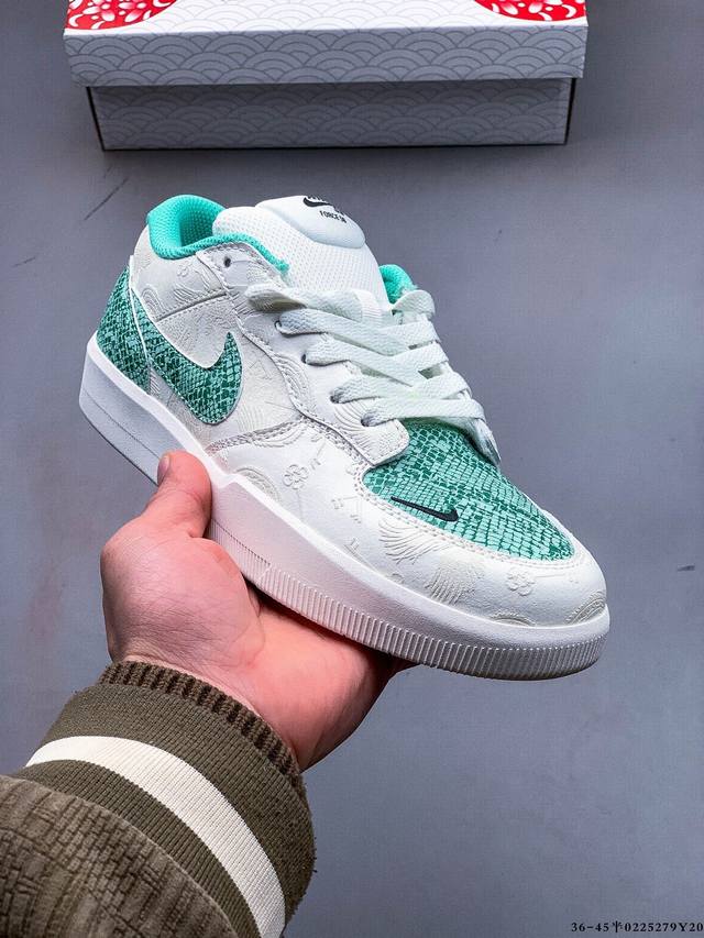 耐克Nike Sb Force 58是一款将前沿创新带入街头的单品，它具有硫化杯底，具有出色的耐用性和灵活性。使用帆布和绒面革，在饰面上放置通风口，它自始至终都 - 点击图像关闭