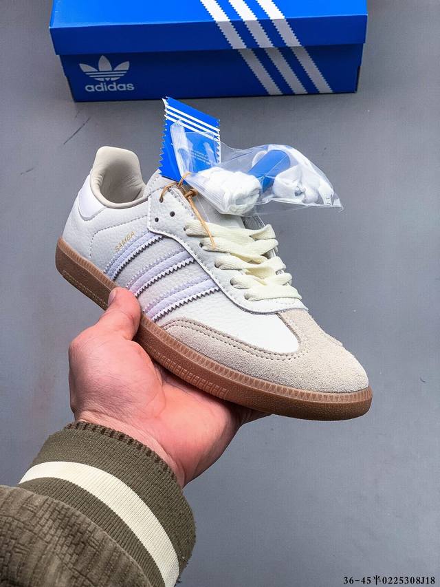 二层真标！Adidas Samba Og 经典鞋款 Adidas 近70年的经典Samba Og 修长的鞋楦,略微尖尖的鞋头,翻毛皮的鞋头拼接,这些我们都看得到