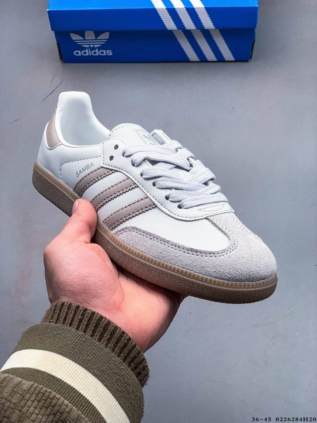 二层真标！Adidas Samba Og 经典鞋款 Adidas 近70年的经典Samba Og 修长的鞋楦,略微尖尖的鞋头,翻毛皮的鞋头拼接,这些我们都看得到