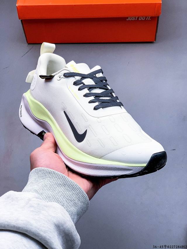 Nike Reactx Infinity Run 4 马拉松轻便跑步鞋 轻量鞋面搭配位于足弓处的全新板带设计，细致包裹双脚，为Nike飞马带来更稳固可靠的贴合感