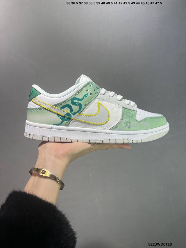 公司级耐克Nike Sb Dunk Low 扣篮系列 复古低帮休闲运动滑板板鞋。采用脚感柔软舒适Zoomair气垫，有效吸收滑板等极限运动在落地时带来的冲击力，