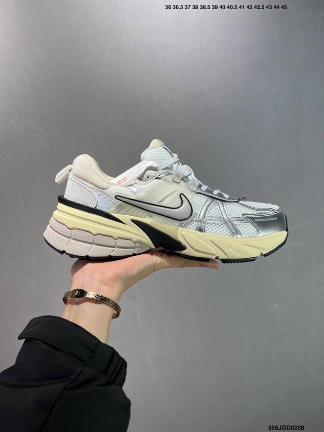 公司级特价Nike V2K Runtekk 减震防滑复古低帮跑步鞋 材质上使用大面积网眼 皮革 Tpu 组成 支撑和透气性肯定不错 中底处由 Cushlon 泡