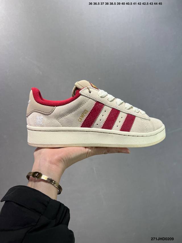 阿迪达斯Adidas Originals Campus 00S系列 蛇年限定 面包风经典复古低帮百搭休闲运动板鞋 标志性的三道杠区域采用皮面打造 后跟处带有‘發