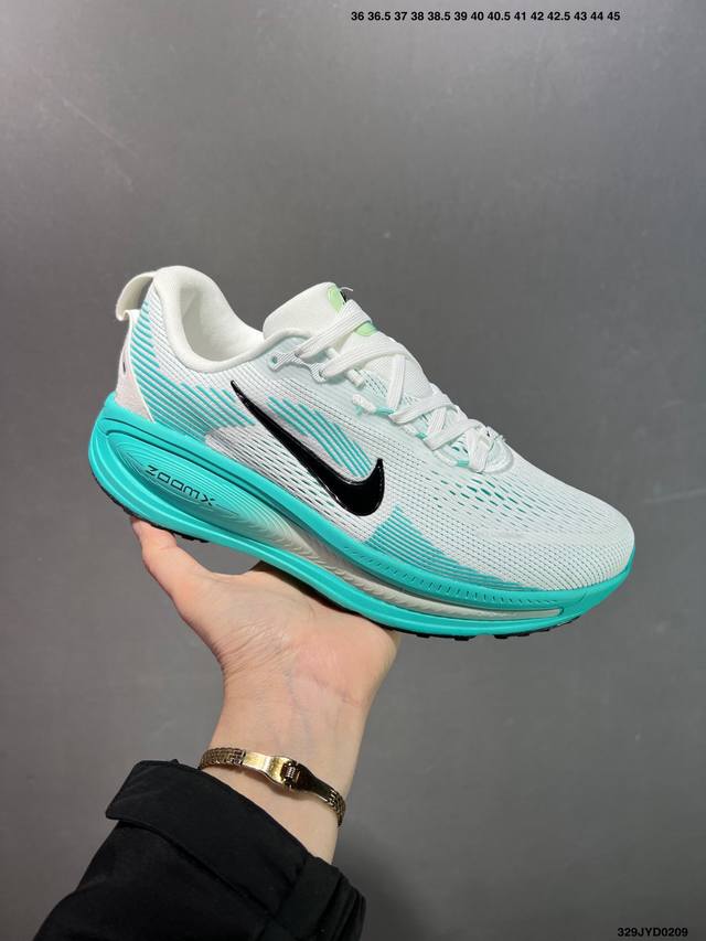 公司级Nike Vomero 18 耐克 舒适减震防滑 低帮跑步鞋 全掌Reactx泡绵中底 前掌和后跟还配备了Air Zoom气垫单元 据说跑起来更快更舒适哦