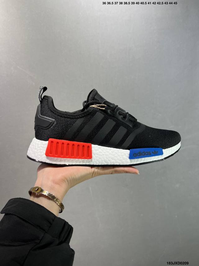 公司级Adidas Boost Nmd R1 系列 弹力针鞋织面 原高 装弹Boost颗大粒底 缓震能性卓越 体质盈轻且抗冲击 整 双鞋子的透气和性舒适完度美！