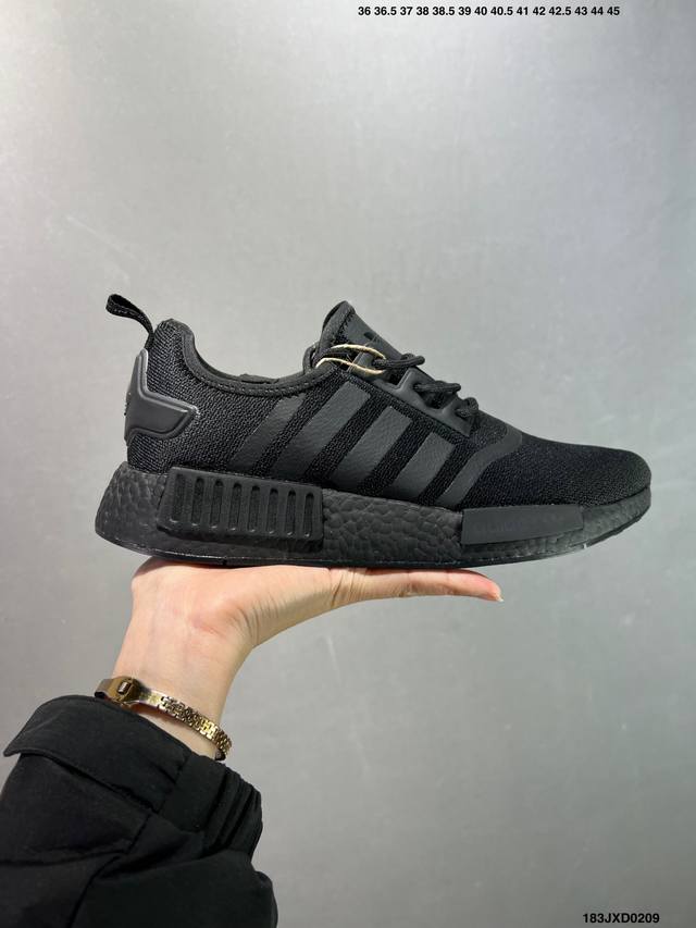 公司级Adidas Boost Nmd R1 系列 弹力针鞋织面 原高 装弹Boost颗大粒底 缓震能性卓越 体质盈轻且抗冲击 整 双鞋子的透气和性舒适完度美！