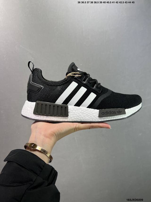 公司级Adidas Boost Nmd R1 系列 弹力针鞋织面 原高 装弹Boost颗大粒底 缓震能性卓越 体质盈轻且抗冲击 整 双鞋子的透气和性舒适完度美！