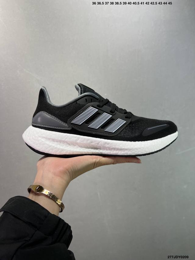 阿迪达斯Adidas Pureboost 21爆米花缓震中底跑步鞋。鞋面以织编材质为基底，后及跟脚趾处融全入新设计，通过格网印刷支将撑材料于附鞋面上，既保证支了 - 点击图像关闭