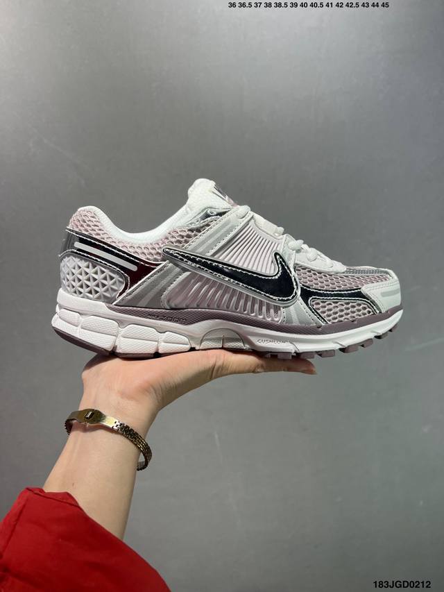 真标耐克Nike Zoom Vomero 5 马拉松复古跑五代休闲运动慢跑鞋 采用环保纤维革饰片组合网眼布鞋面材质 升级正确后跟Tpu加固 耐弯折热塑框架支撑鞋 - 点击图像关闭