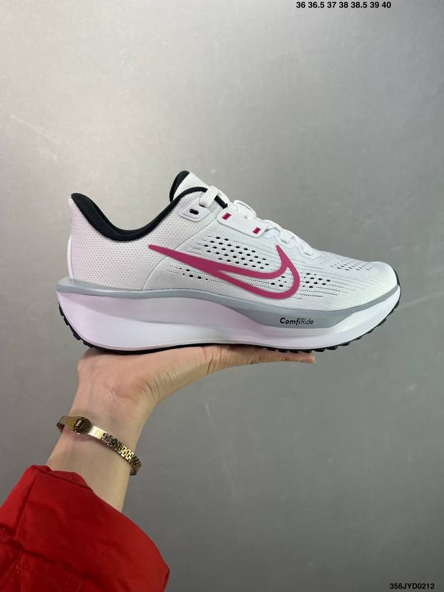 公司级Nike Quest 6极速6代 网面透气 时尚休闲跑步鞋 简约高科技设计采用多层材料，为双足带来凉爽感受和稳固体验时尚鞋面搭配中足包覆设计，提供稳固贴合