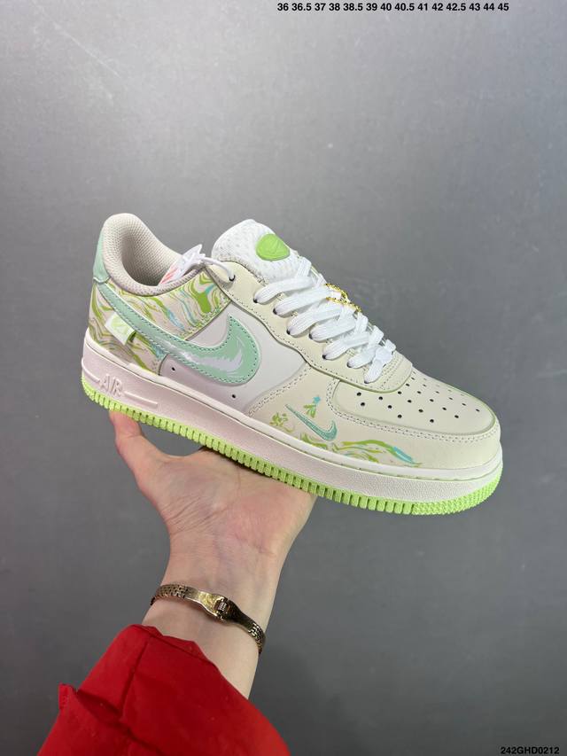 公司级Nike Air Force 1 Low “Night Gun Hole” “暗夜枪孔”空军一号低帮休闲运动板鞋 幽冷的月光洒在寂静的街道上，斑驳的树影犹