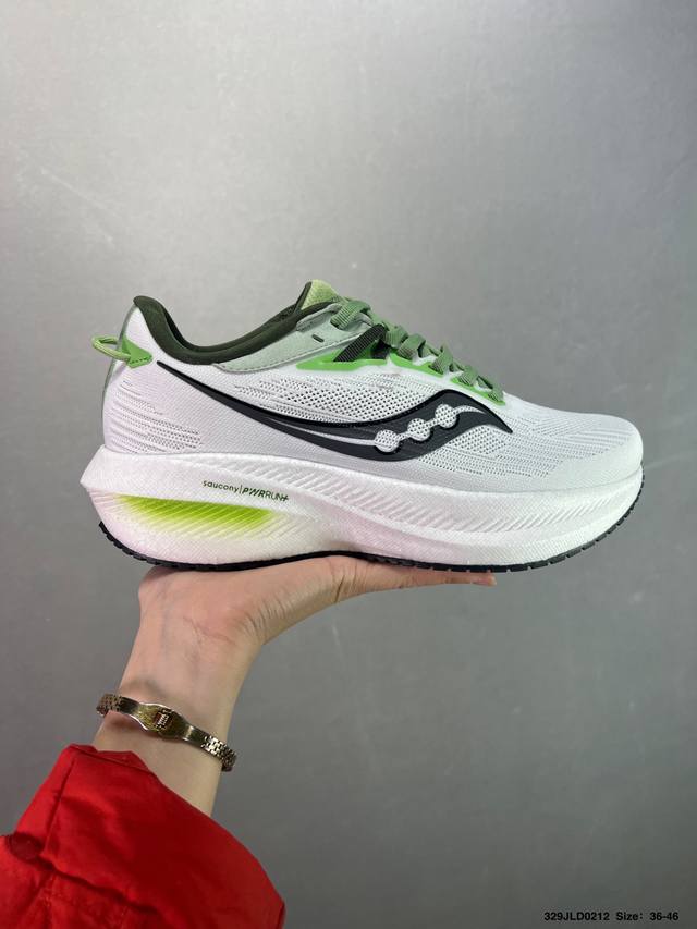 公司级 Saucony Triumph 索康尼胜利旗舰级缓震型跑鞋 性能相比前几代再升级：鞋面采用全新升级的工学网设计 贴合脚部更透气 中底部分使用最新的Pwr