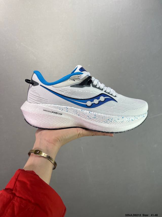 公司级 Saucony Triumph 索康尼胜利旗舰级缓震型跑鞋 性能相比前几代再升级：鞋面采用全新升级的工学网设计 贴合脚部更透气 中底部分使用最新的Pwr