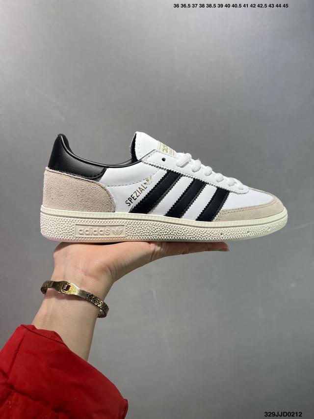 Adidas Originals Handball Special 褐色 此款鞋延续了橡胶外底和经典款式的传统。优质绒面革鞋面和标志性的3条纹采用明亮的对比色，