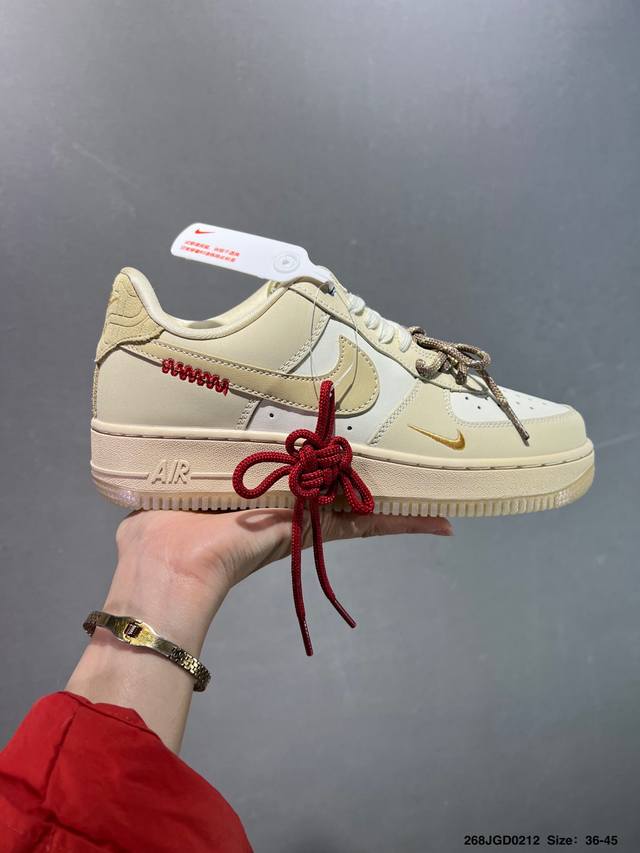 Air Force 1 ‘07 Low 蛇年白棕 原楦头原纸板 打造纯正空军版型 #专注外贸渠道 全掌内置蜂窝气垫 #原盒配件 原厂中底钢印、拉帮完美 官方同步