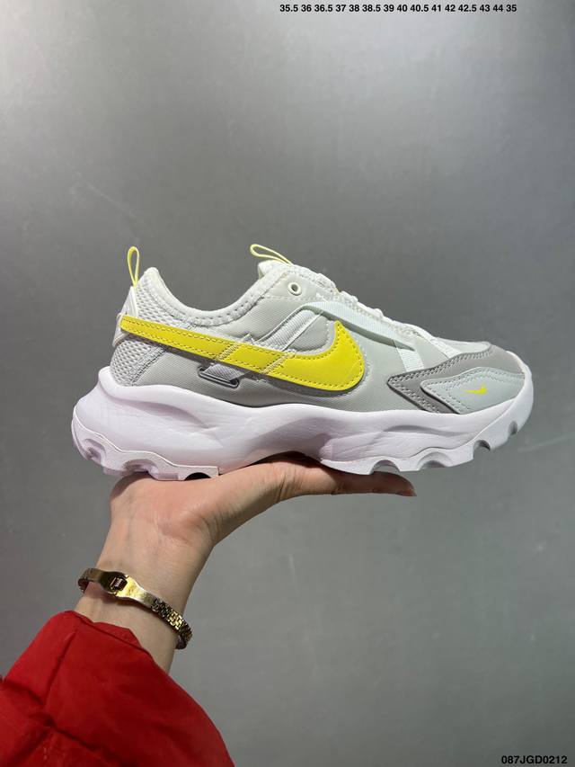 W Nike Tc 7900 新款老爹鞋 注入非凡时尚气息 塑就高雅外观 耐穿合成材质搭配柔软丝绒 该鞋款保留了挚爱的加垫鞋口 柔软泡绵缓震配置 和抓附力十足的 - 点击图像关闭