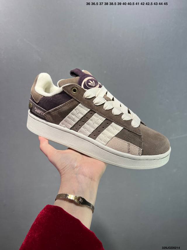 公司级Adidas Originals Campus 00S 专柜同步配色 面包鞋 纯原版本鞋身采用绒面皮料搭配常规皮革 质感上还是延续了经典 Campus 的