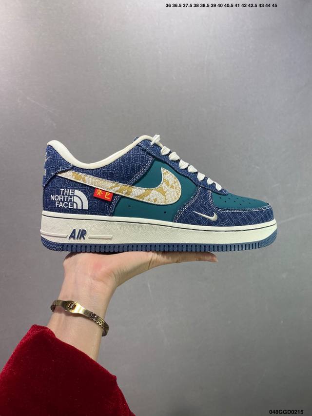 公司级Nk Air Force 1′07 Low 空军一号低帮百搭休闲运动板鞋 Ch6336-514 柔软、弹性十足的缓震性能和出色的中底设计 横跨复古与现代的