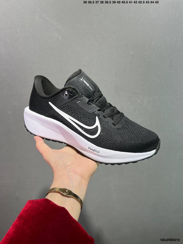 公司级Nike Quest 6极速6代网面透气 时尚休闲跑步鞋 简约高科技设计采用多层材料，为双足带来凉爽感受和稳固体验时尚鞋面搭配中足包覆设计，提供稳固贴合感