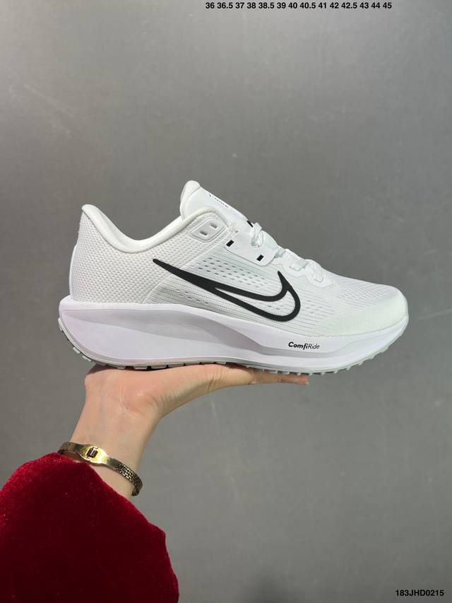 公司级Nike Quest 6极速6代网面透气 时尚休闲跑步鞋 简约高科技设计采用多层材料，为双足带来凉爽感受和稳固体验时尚鞋面搭配中足包覆设计，提供稳固贴合感