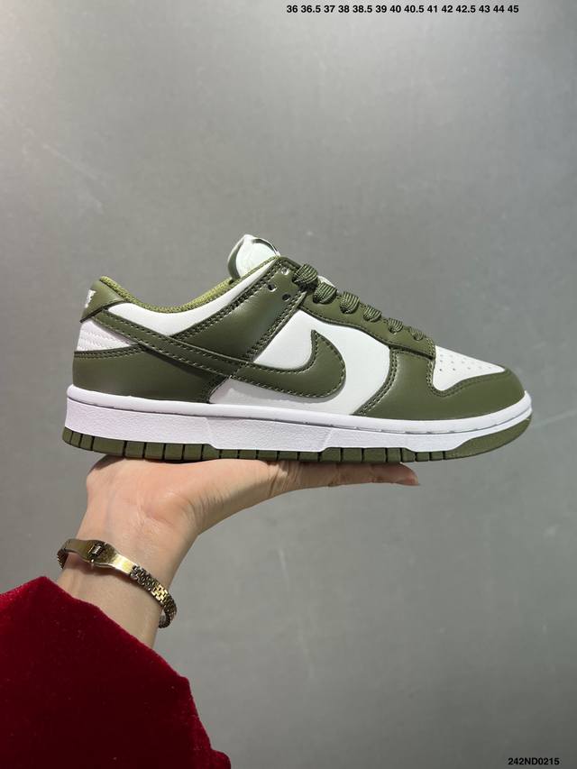 耐克Nike Dunk Low 板鞋 Sb系列经典百搭休闲运动板鞋加厚鞋舌的填充，使舒适性大大提升，同时也更方便穿脱中底部分则加入了脚感柔软舒适Zoomair气