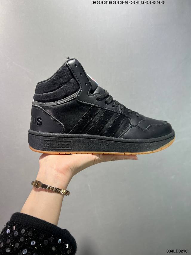 特价Adidad Hoops 3.0 百搭单品网球运动休闲高帮板鞋 灵感源自Adidas网球鞋履的丰富历史，将经典格调与摩登气质和剪裁融于一体。采用别致鞋面，裹