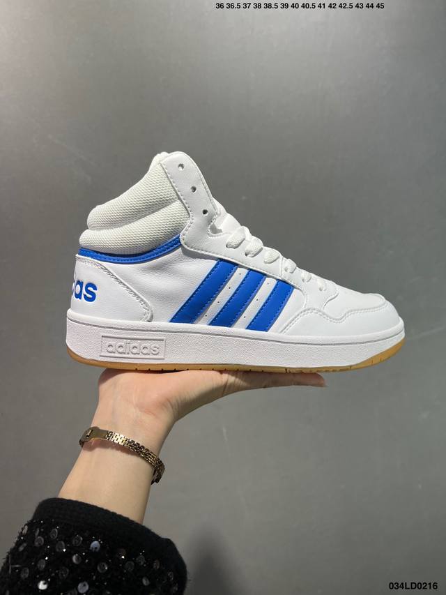 特价Adidad Hoops 3.0 百搭单品网球运动休闲高帮板鞋 灵感源自Adidas网球鞋履的丰富历史，将经典格调与摩登气质和剪裁融于一体。采用别致鞋面，裹