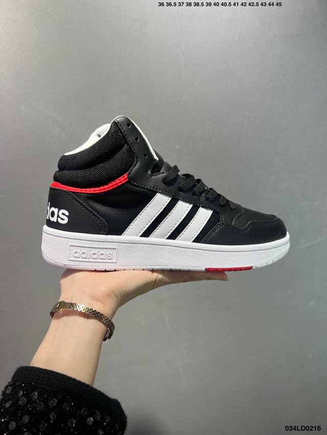 特价Adidad Hoops 3.0 百搭单品网球运动休闲高帮板鞋 灵感源自Adidas网球鞋履的丰富历史，将经典格调与摩登气质和剪裁融于一体。采用别致鞋面，裹