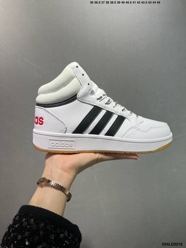 特价Adidad Hoops 3.0 百搭单品网球运动休闲高帮板鞋 灵感源自Adidas网球鞋履的丰富历史，将经典格调与摩登气质和剪裁融于一体。采用别致鞋面，裹